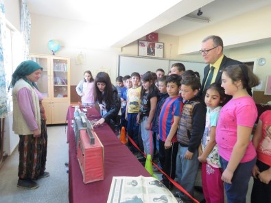 Sarıgöl'de Öğrenciler İçin Sınıf Müzeye Çevrildi