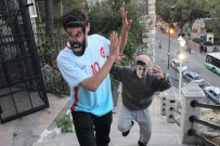 TEZAHÜRAT - Yılmaz Vural Arda Turan'ı Sopayla Kovaladı