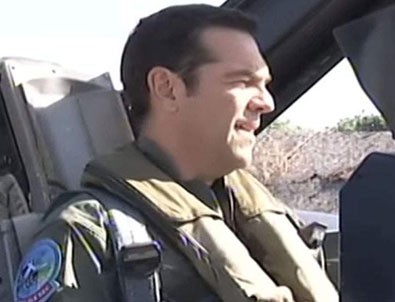 Yunan Başbakanı Çipras F-16 ile Ege’de uçtu!
