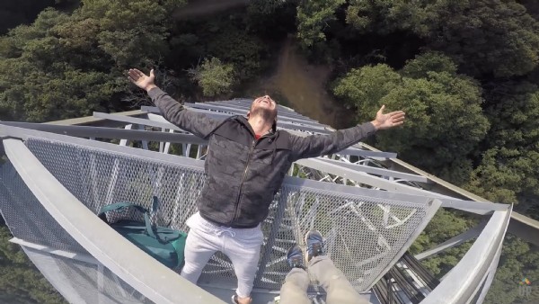 150 metrelik baz istasyonuna tırmandılar