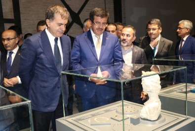 Adana'da '6. Dokuma Kumaş Tasarım Yarışması' Ödül Töreni