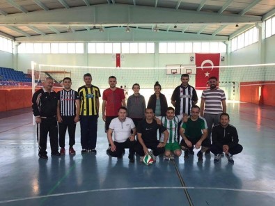 Amatör Spor Haftası Etkinlikleri, İlçe Protokolünü Voleybol Maçında Buluşturdu