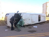 Başkent'te Öğrenci Servisi Yan Yattı Açıklaması 4 Yaralı