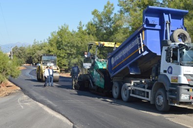 Katı Atık Yolu Asfaltlanıyor