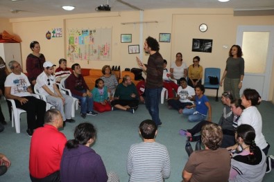 Kuşadası Belediyesinden Engellilere Drama Eğitimi