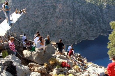 Paraşütü Kayaya Takıldı, Hayatı Krutuldu
