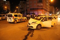 Polis Aracı İle Otomobil Çarpıştı Açıklaması 5 Yaralı
