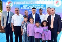 OYUNCAK MÜZESİ - Tütüncü, Öğrencilere Forma Dağıttı