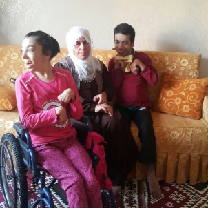 Zihinsel Engelli Kardeşler Tekerlekli Sandalyelerine Kavuştu