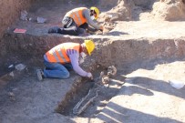 DOĞALGAZ BORU HATTI - Boru Hattı Kazılarında Roma Mezarları Bulundu