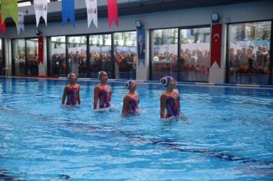 Kadıköy'de Yüzme Havuzu Ve Spor Merkezi Açıldı