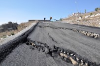 TOPLU KONUT - Kars'ta, Çöken Yol Trafiğe Kapatıldı