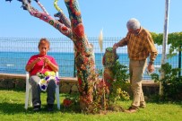 ERİK AĞACI - Emekli Öğretmen Çift Kuruyan Ağaçlarını Aşklarıyla Süslediler