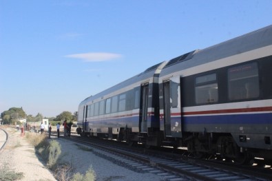 Denizli Sarayköy'de Yolcu Treni Raydan Çıktı