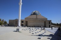 Karaman'da 2 Bin Kişinin Saf Tutabileceği Ahmet Yesevi Camisi'nde Çalışmalar Sürüyor