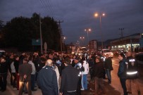 FARUK ARSLAN - Kazalara Tepki Gösteren Mahalleli Karayolunu Kapattı