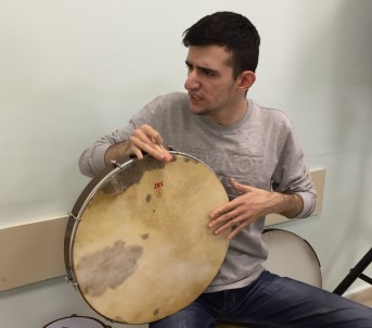 Otizmli Murat 10 Farklı Enstrüman Çalıyor