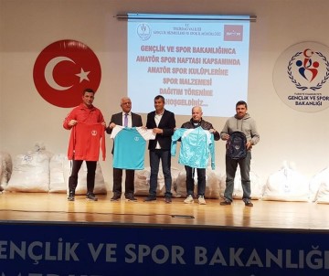 Tekirdağ'da Amatör Spor Kulüplerine Spor Malzemesi Dağıtıldı