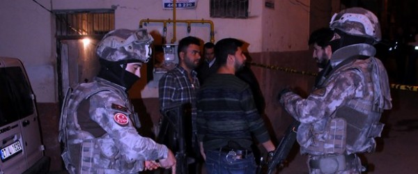 Firari hükümlü, girdiği evdeki aileyi tabancayla rehin aldı