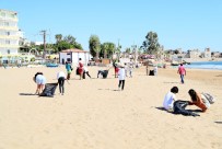 DENİZ KİRLİLİĞİ - Avrupalı Öğrenciler, İşitme Engellilerle Birlikte Kızkalesi Sahilini Temizledi