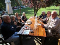 KARAVAN - Huzurevi Sakinleri Moral Depoladı