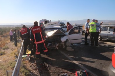Mersin'de Trafik Kazası Açıklaması 1'İ Çocuk, 10 Yaralı