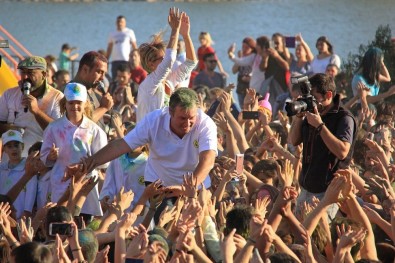 Renklerin Festivali'nde Eğlencenin Tadını Çıkardılar