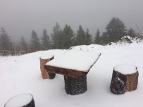 Rize'de Sahilde Şiddetli Yağış, Yaylalarda Kar