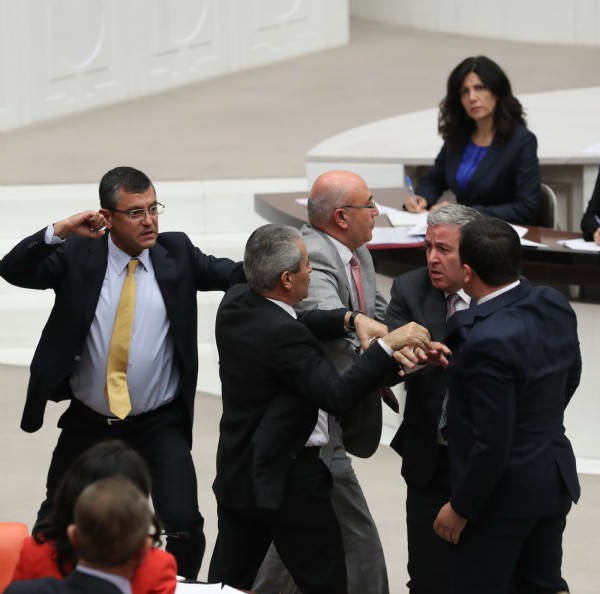 Meclis'te FETÖ tartışması