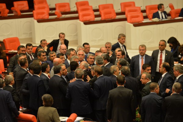 Meclis'te FETÖ tartışması