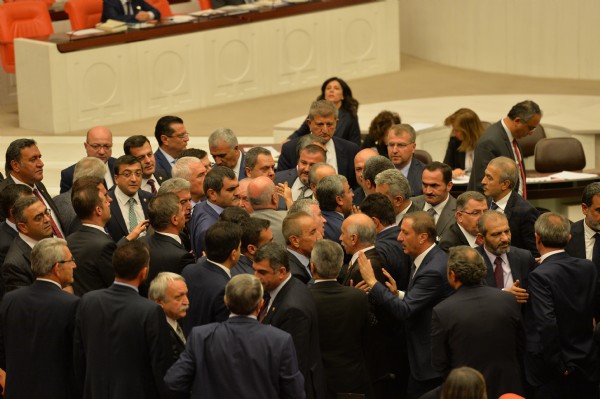 Meclis'te FETÖ tartışması