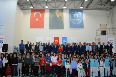 Burdur'da Başarılı Sporcular Ödüllendirildi