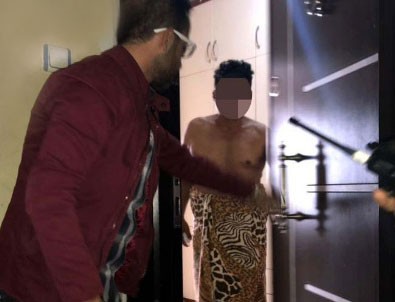 İlişki için gittiği evde gasp edildi