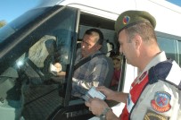 TRAFİK TESCİL - Jandarmadan Çikolatalı Servis Denetimi