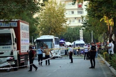 Mersin'de Polis Servis Aracına Bombalı Saldırı Açıklaması 12 Yaralı