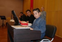 SUAT SUNA - Suat Suna, Büyükçekmece'de Geleceğin Müzisyenlerini Belirliyor