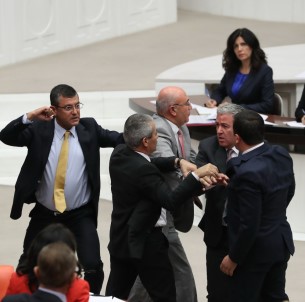 TBMM Genel Kurulu'nda FETÖ Tartışması