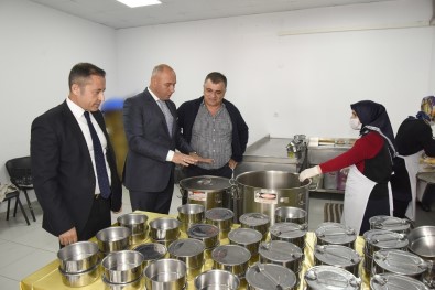 Tekkeköy'den Her Gün 120 Aileye Sıcak Yemek