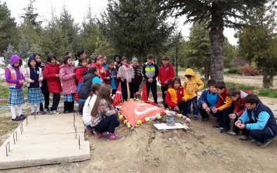 Yozgat'ta Öğrenciler Şehitliği Ziyaret Etti