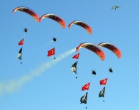 AKROBASİ PİLOTU - 18. Ölüdeniz Hava Oyunları Festivali Nefes Kesiyor
