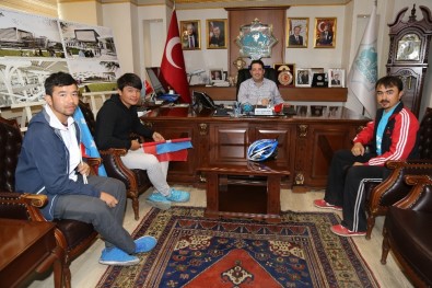 Doğu Türkistan İçin Adana'dan Ankara'ya Pedal Çeviriyorlar