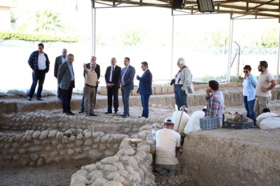 İzmir'de 8500 Yıl Öncesine Ait Tarihi Eserler Gün Yüzüne Çıktı