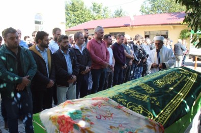 Sakarya'da Trafik Kazasında Ölen 3 Kişi Son Yolculuğuna Uğurlandı