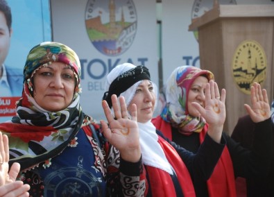 Avuçlarına Ay Yıldızlı Kına Yakarak Çanakkale'ye Gittiler