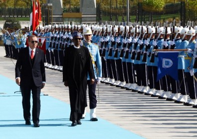Cumhurbaşkanı Erdoğan, Nijerya Cumhurbaşkanı Buhari'yi Resmi Törenle Karşıladı