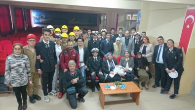 Hayırsever İşadamını Yaptırdığı Okulun Öğrencileri Ölüm Yıldönümünde Unutmadı