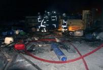 BUCAK OĞUZHAN  - Hurdacıda Çıkan Yangın Korkuttu