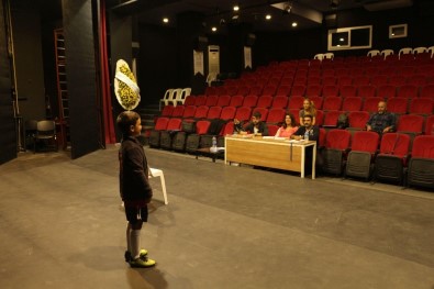 Kuşadası Belediyesi Çocuk Ve Gençlik Tiyatrosu Seçmeleri Tamamlandı