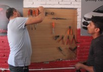 DÖNER BIÇAĞI - Tamirhanedeki Gizli Bölmeden Ruhsatsız Tabancalar Çıktı