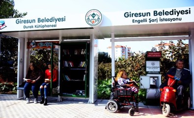 Türkiye'de İlk Defa 'Durak Kütüphane Ve Engelli Şarj İstasyonu' Giresun'da Açıldı